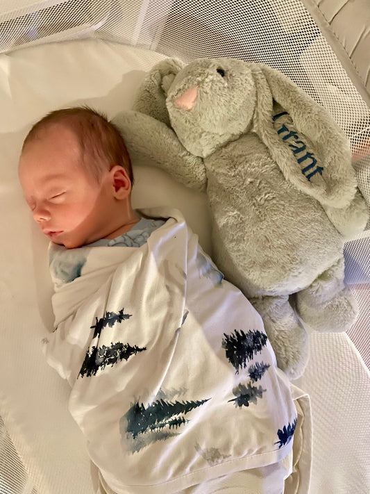 PREORDER : Embroidered Easter Bunny, deadline 2/23